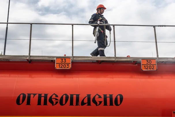 El combustible se queda en el lugar del barrera