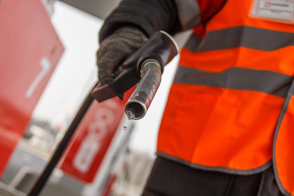 No solo se trata del IVA: ¿Por qué aumentó la gasolina en las estaciones de servicio a principios de año y continuará el aumento de precios?