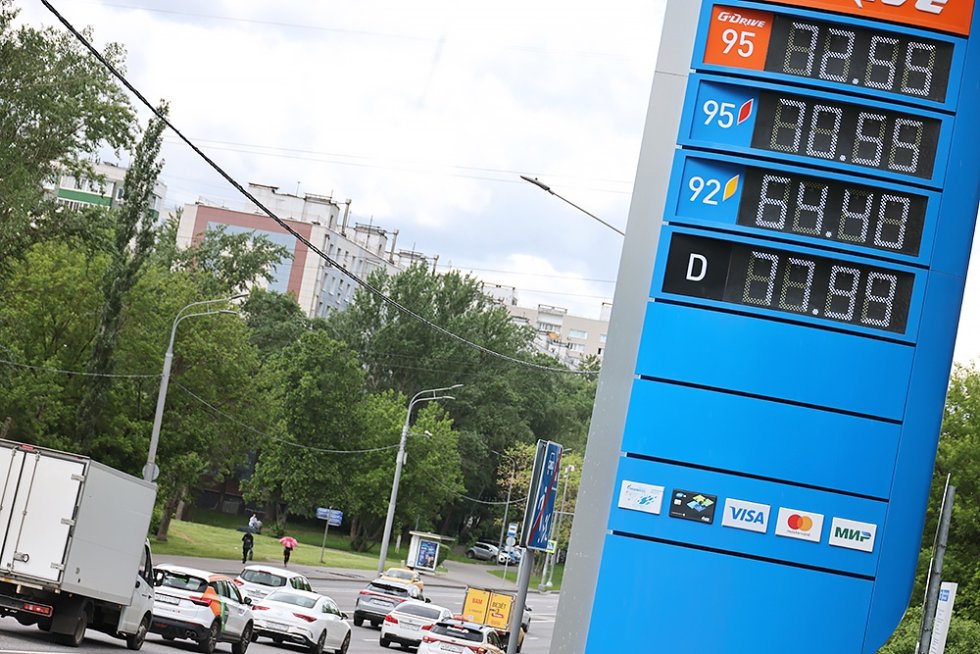 ¿Por qué se ha acelerado el aumento de la gasolina y el diésel? Explican los expertos de "La Gazeta Rusa"